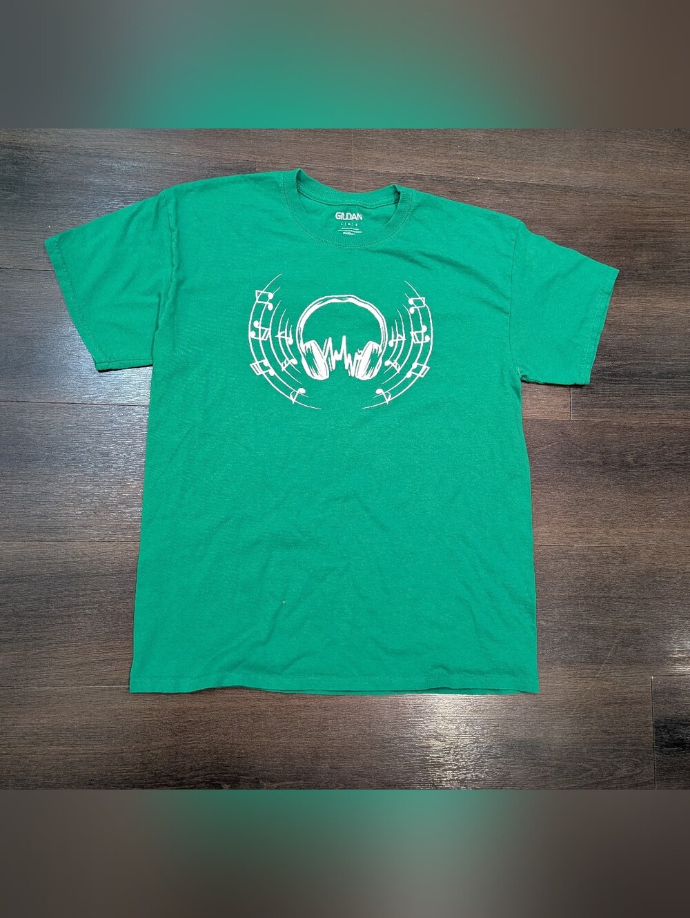 Gildan sz. L green headphones logo t-shirt